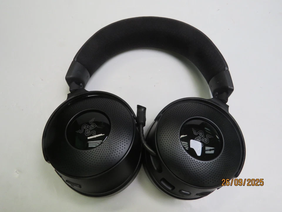 Razer Kraken V4 Pro Wireless Gaming Headset - Black - Image 3 of 4