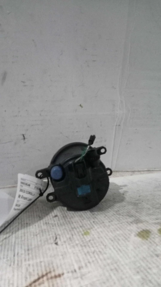 2013 Toyota Corolla Right Fog Light Assembly - Silver - Used - 150K Miles Foto 2 de 4