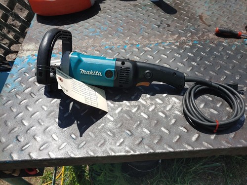 Makita 9227C 7 inch/ 10 Amp / 120V Variable Speed Polisher/Sander. Serviced.