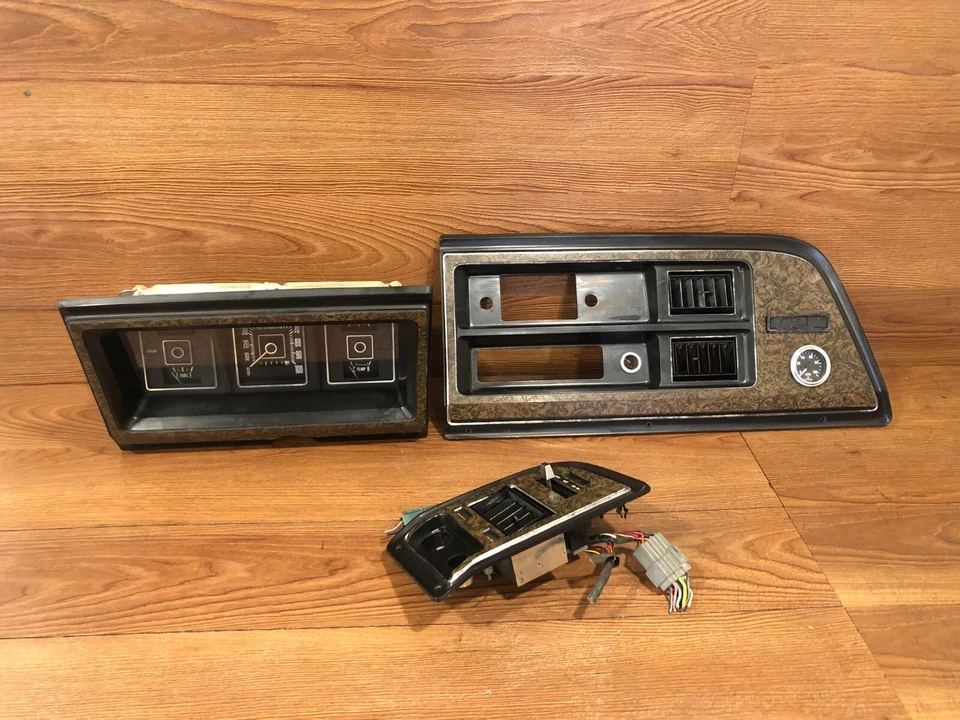 75-1991 FORD ECONOLINE VAN E150 E250 CLUSTER DASH VENT WOOD TRIM BEZEL PANEL OEM - Image 3 of 4