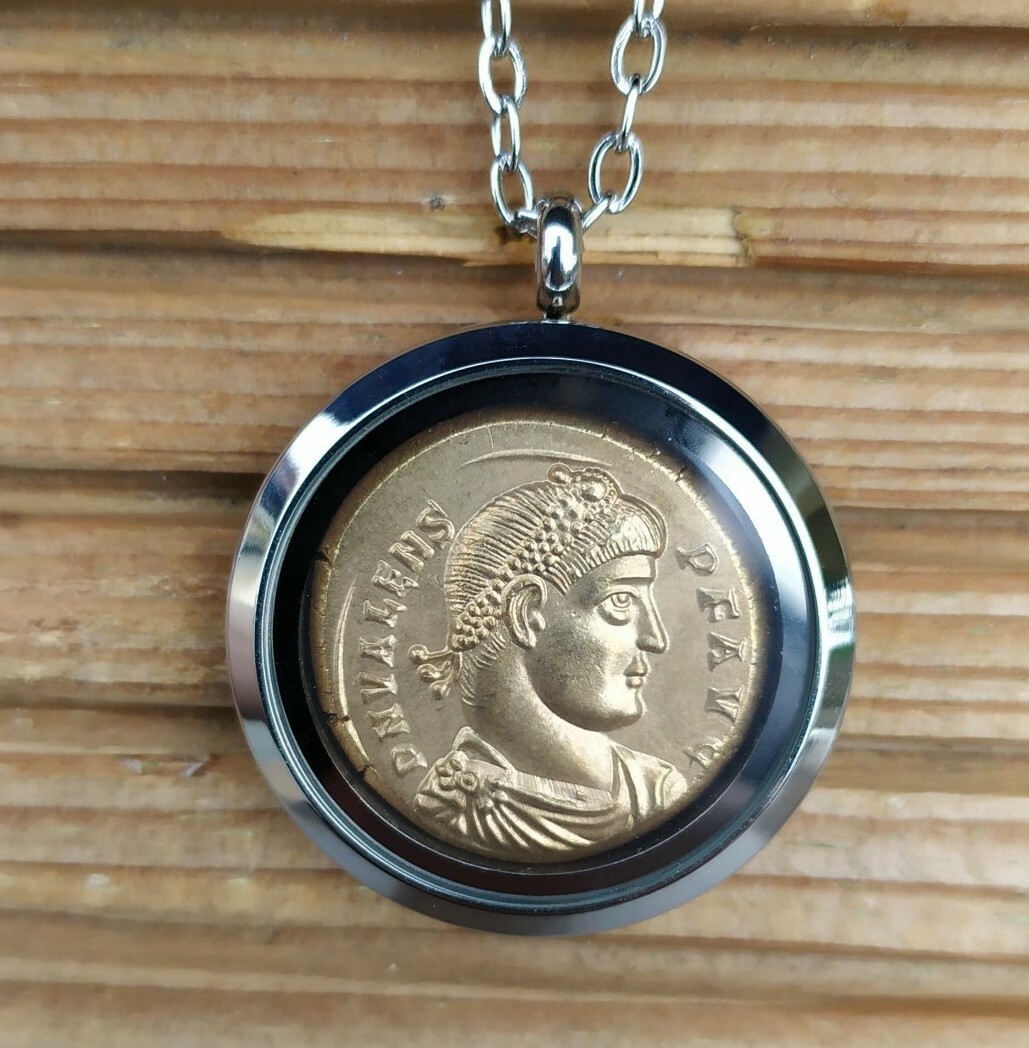 Pendentif pièce romaine doré fait main à la finition haute joaillerie
