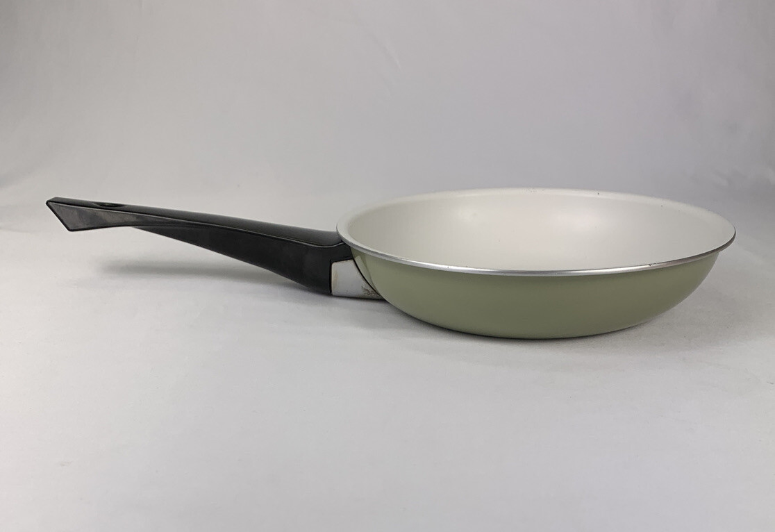 Vintage Mirro Avocado / Olive Green Pan Skillet 8" Dishwasher Safe USA