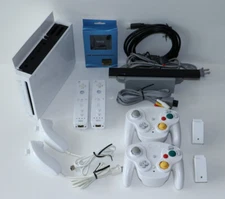 NINTENDO WII GAMECUBE CONSOLE HDMI 2 PLAYER BUNDLE WIRELESS GAMECUBE CONTROLLERS