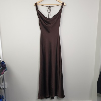 Zara Kleid Damen klein schokobraun Satin Wasserfallausschnitt rückenfrei Maxi Schlupfkleid
