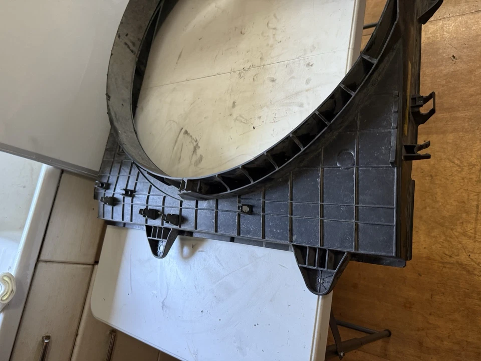 2016-2019 Nissan Titan XD/ diesel OEM Radiator Shroud - Image 2 of 4