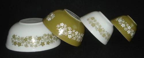 PYREX - 4 pc.  Green & White SPRING BLOSSOM GREEN Mixing, Nesting Bowl Set