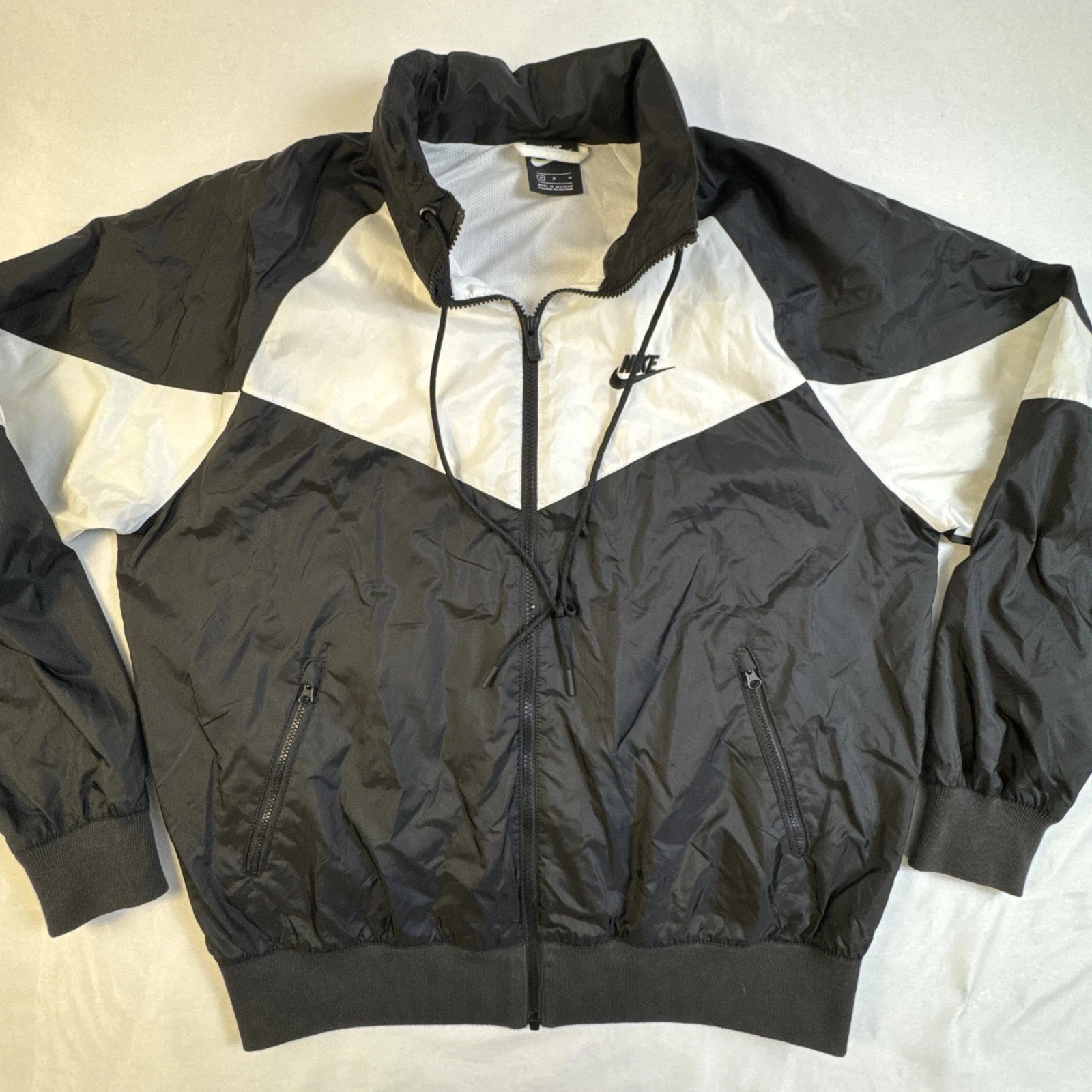 VTG Nike Windrunner Size M Jacket Windbreaker Nylon Black White Packable Hood