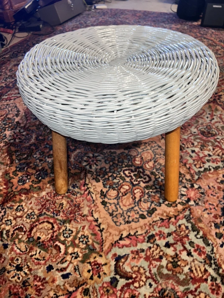 Atractivo reposapiés otomano Mid-Century, mimbre ratán haya trípode Foto 3 de 4