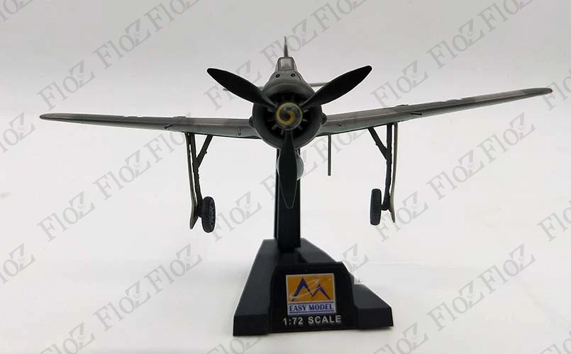 Fw190 A-8 Red 8 IV JG3 Uffz Willi Maximowitz 1944 1/72 finished plane Easy model - Image 4 of 4