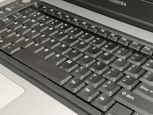 FOR PARTS 15.4" Toshiba Satellite M35X-S163 (Celeron 360/1.40 GHz/NO RAM/NO HDD) - Picture 3 of 9