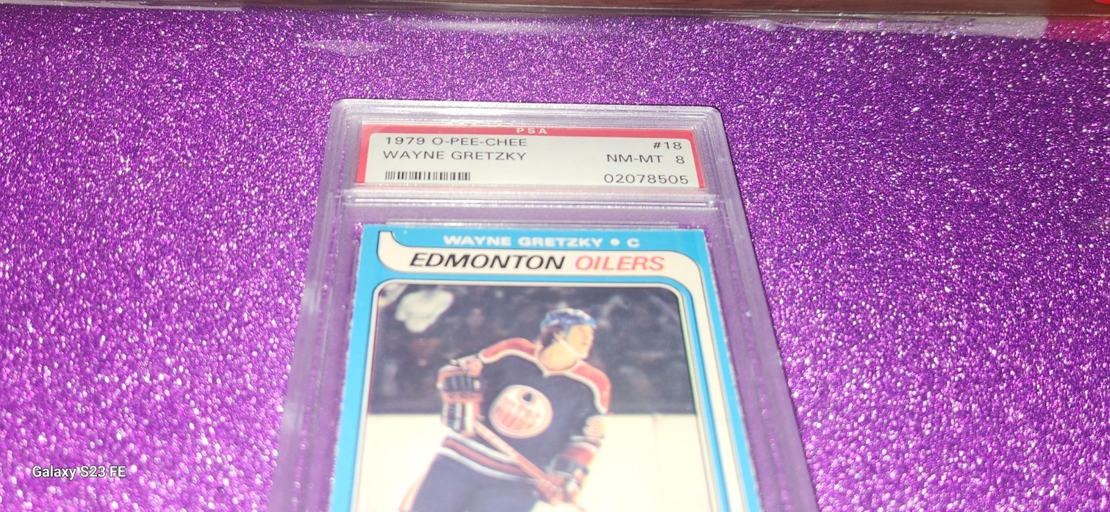 1979 OPC O PEE CHEE #18 WAYNE GRETZKY PSA 8  ROOKIE blue lines on back variation view 4