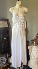 GILEAD NYLON OFF WHITE LINGERIE GOWN LACE DETAIL SIZE SMALL VINTAGE LINGERIE