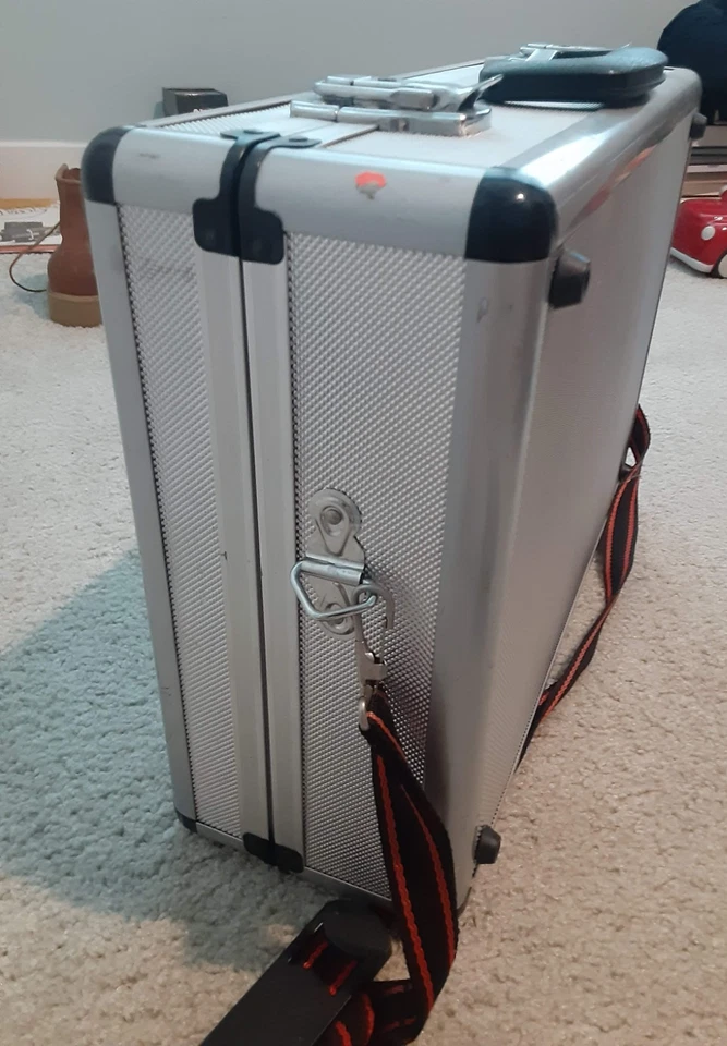 Estuche para cámara de aluminio - duro - con correa extraíble - espuma en el interior Foto 4 de 4