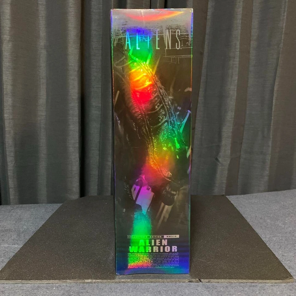 Hot Toys Alien Warrior 1/6 Brown Repaint Version Limited 300 Bodies MMS47 Used - Image 4 of 4