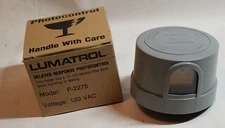 Vintage LUMATROL PHOTOELECTRIC CONTROL Locking Photocontroller 120 VAC #P2275