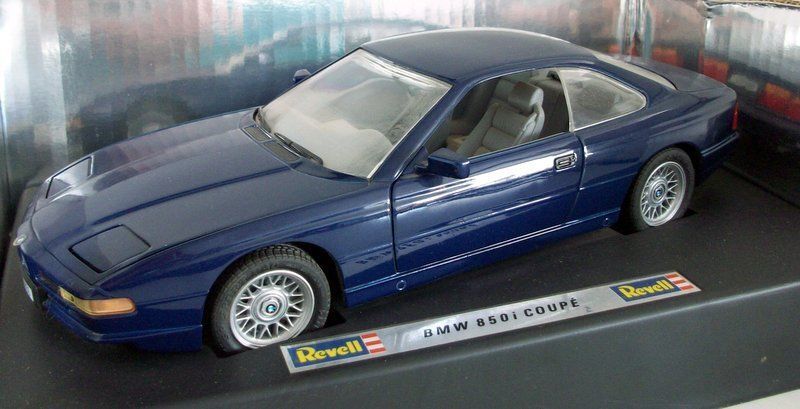 BMW ミニカー Revell 1/18 BMW 850i レベル 8シリーズ 1/18] Ep.38 Revell BMW 850CSi - YouTube