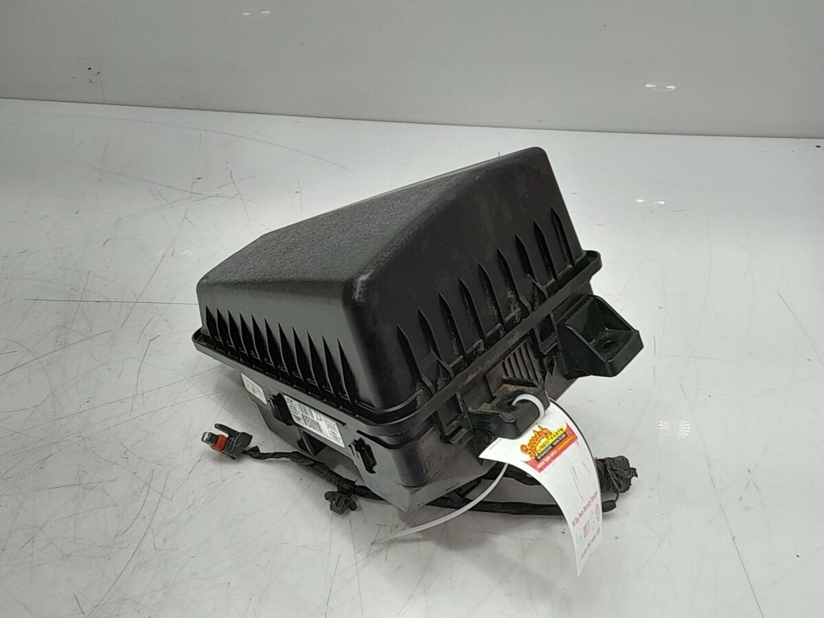 12 - 14 Hyundai Genesis Sedan Engine Fuse Box Junction Block 12 - 14 Hyundai Genesis Sedan Engine Fuse Box Junction Block