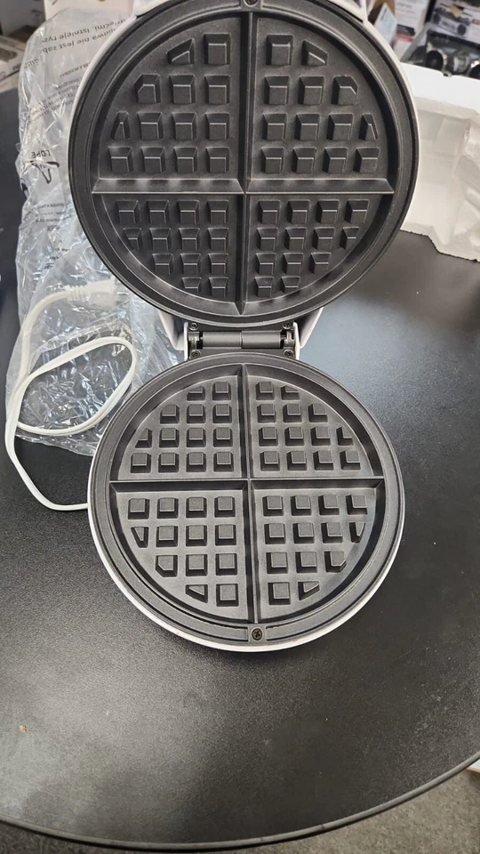 Courant 7-inch Belgian Waffle Maker -White - Image 3 of 4