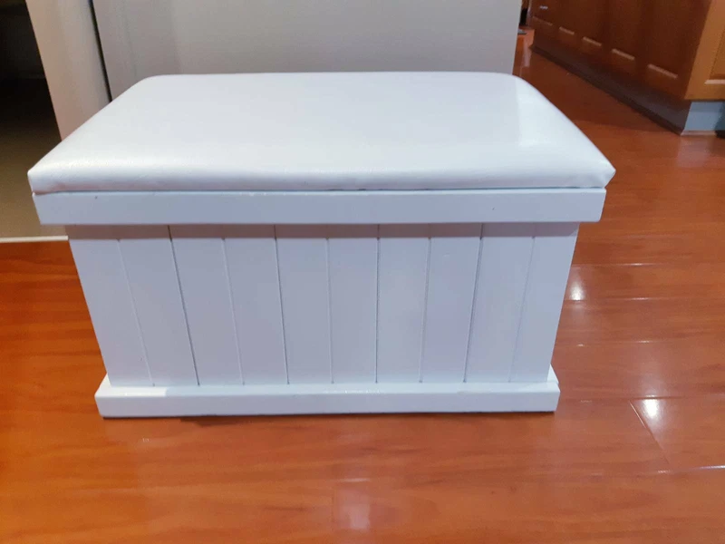 white toy box seat