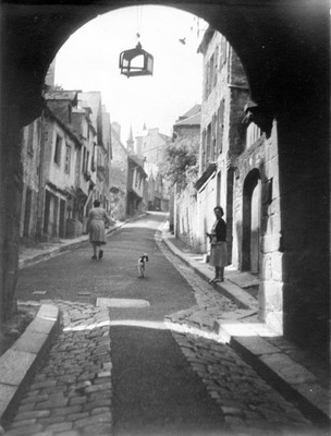 AMATEURFOTO - ENDE 1940 / ANFANG 1950 - BRETAGNE - 22 - DINAN - RUE DE JERZUAL