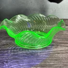 Green Depression Glass Bowl With Swirl Pattern & Scalloped Edge - Vintage Home D