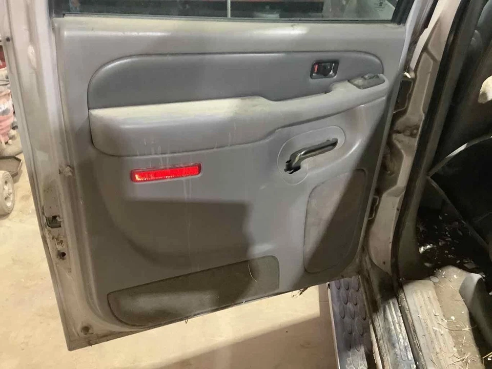 Used Rear Right Door Assembly Rear Side fits: 2005 Gmc Yukon xl 1500 classic sty - Image 2 of 4