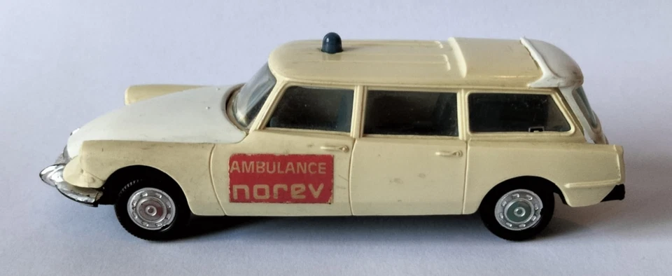 Vintage Norev N°40 Ambulance Break ID 19 Citroen Ech 1/43 Incomplet - Photo 2/4