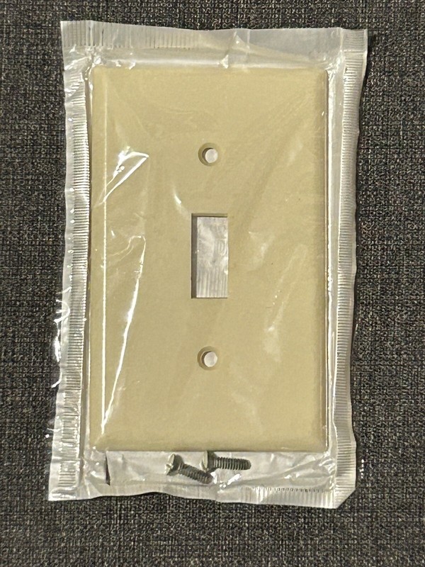 LEVITON  262B  Ivory 1 Gang Switch Wall Plate Cover (Qty. 1) USA