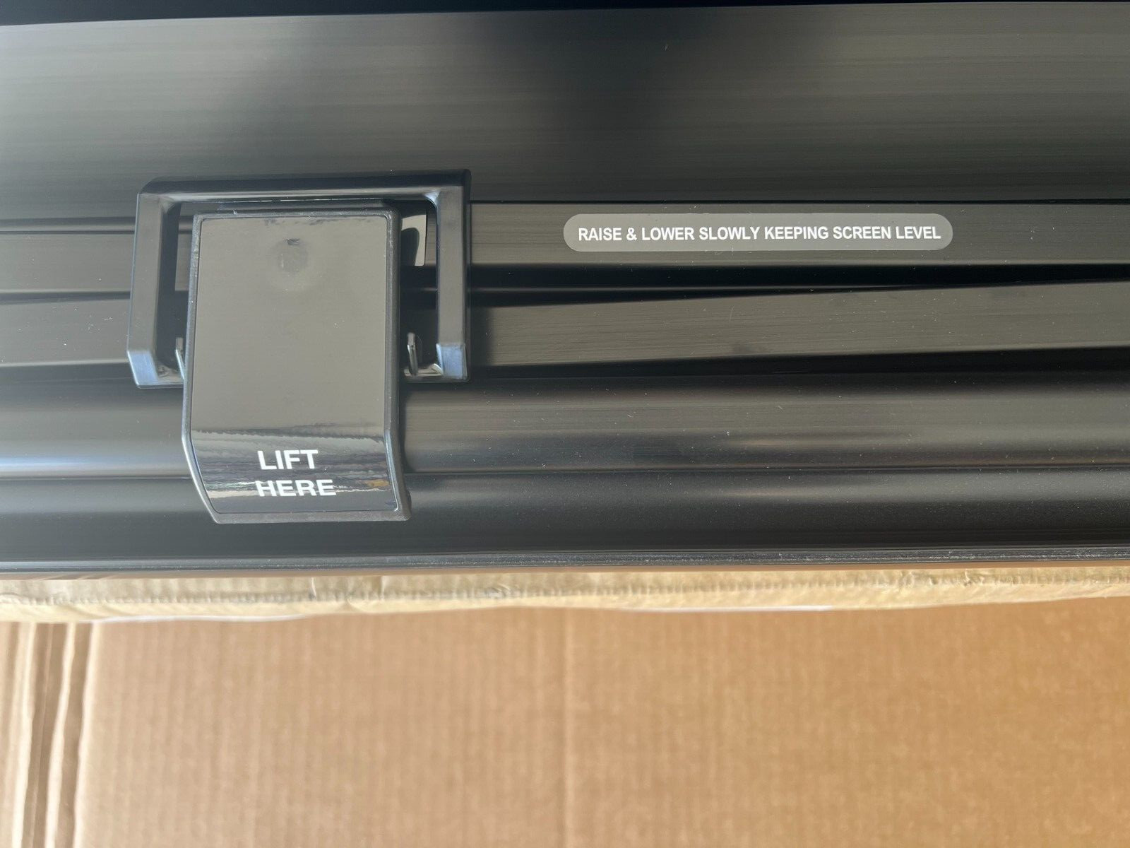 Da-Lite 83315 60 Inch Diagonal Deluxe Insta-Theater Screen [ 36" x 48" x 60" ]