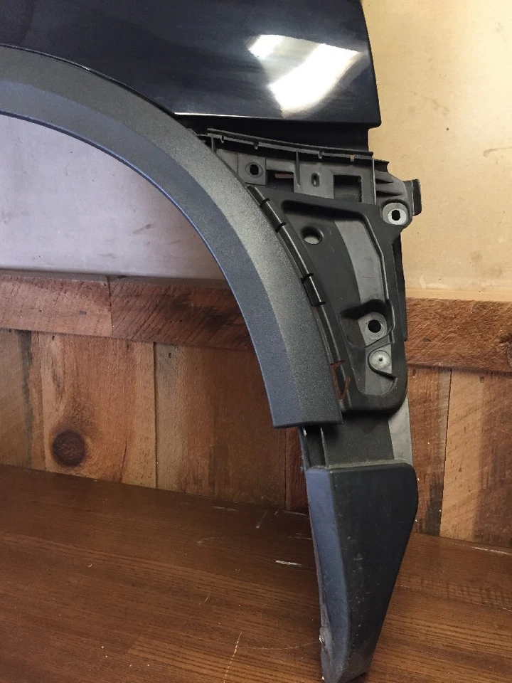 Guardabarros derecho Volvo XC90 2003-2011 negro OEM Foto 2 de 4