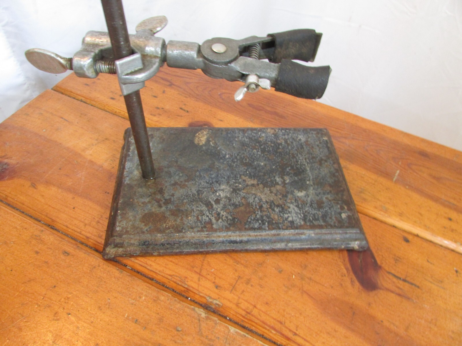 Fisher/ Labline Scientific Lab Stand  W/ 2 Clamps 1 Fisher, 1 Labline 24"