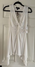 Karen Kane NWT.. White Twist Front Top … Small