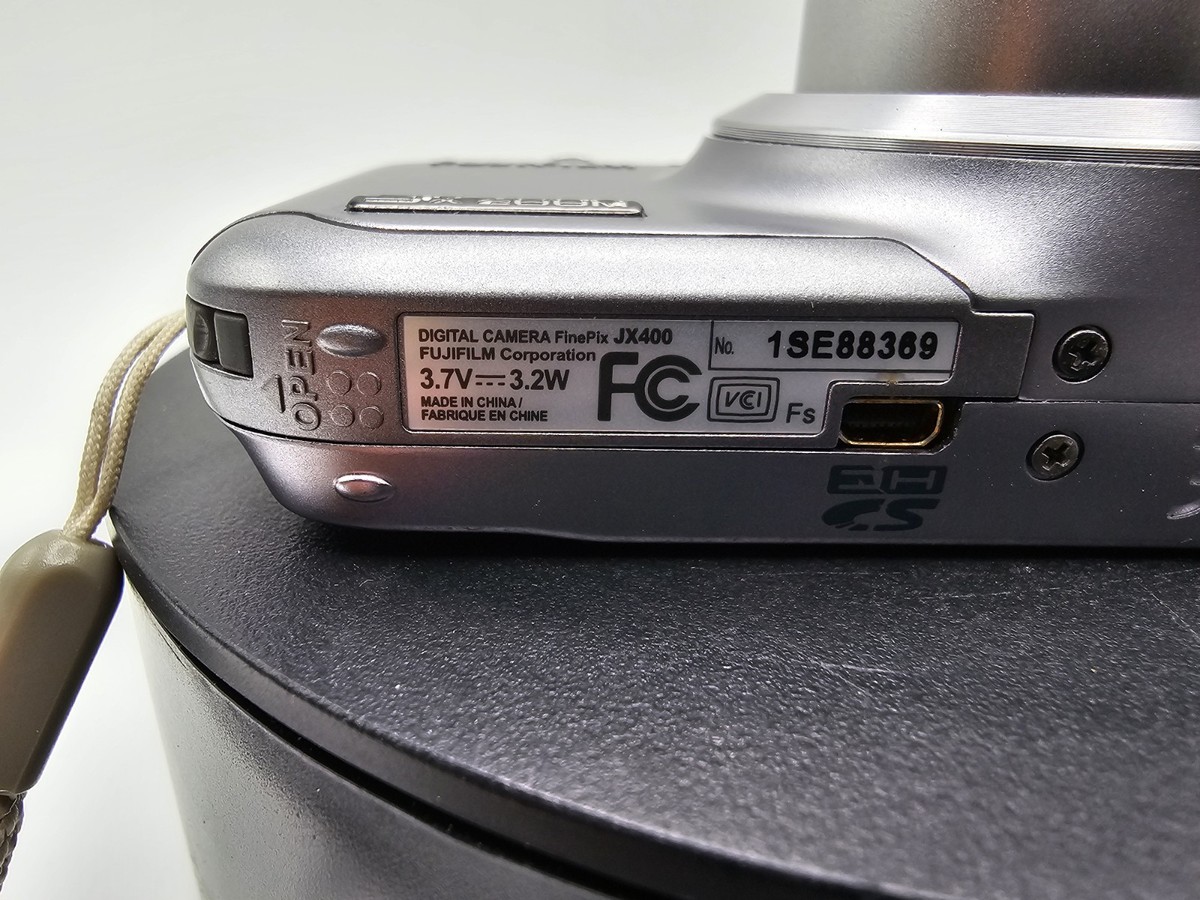 FUJIFILM FinePix JX400 Digital Camera Silver Point &Shoot Cracked
