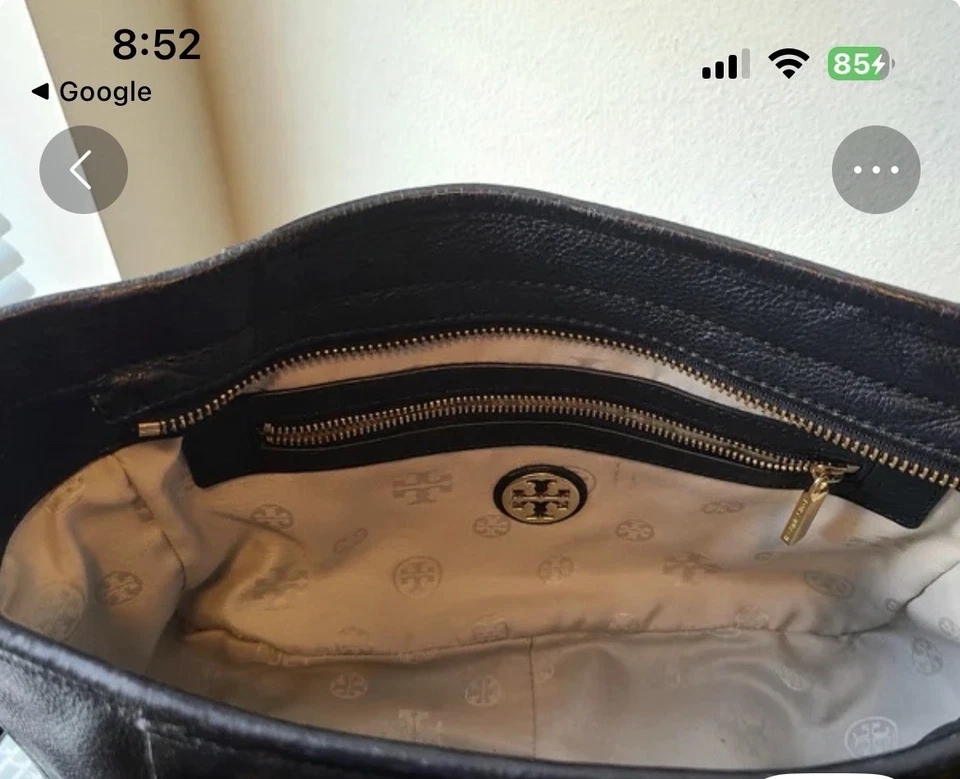 Bolsa satchel Tory Burch Amanda tiracolo couro preto - Imagem 3 de 4