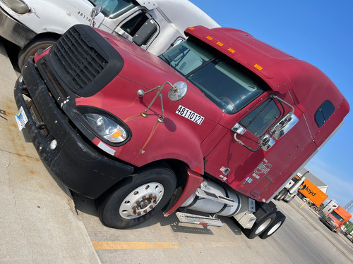 Freightliner Columbia Red 2005