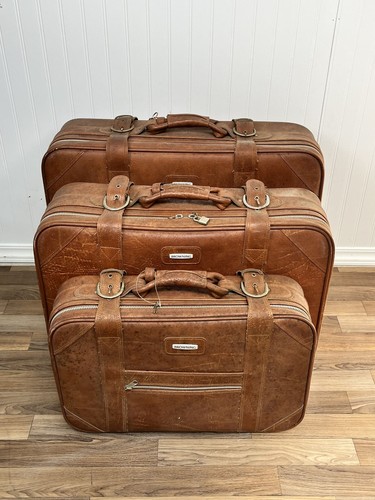 Vintage World Traveler Leather Suitcases, Set of 3 Large Has Wheels