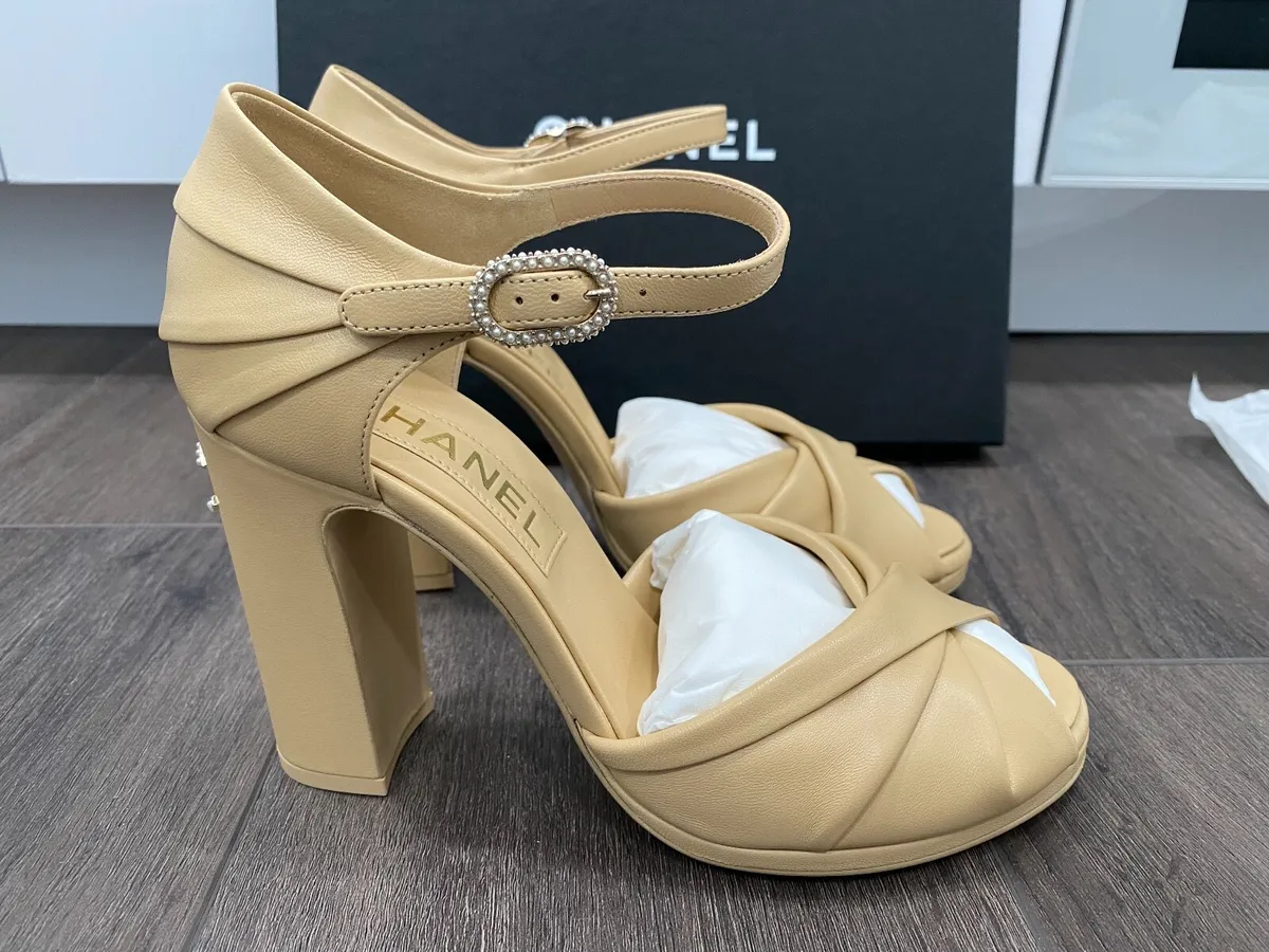 2023 CHANEL BEIGE LEATHER PEARL CC LOGO HEELS SANDALS SHOES Size 38.5