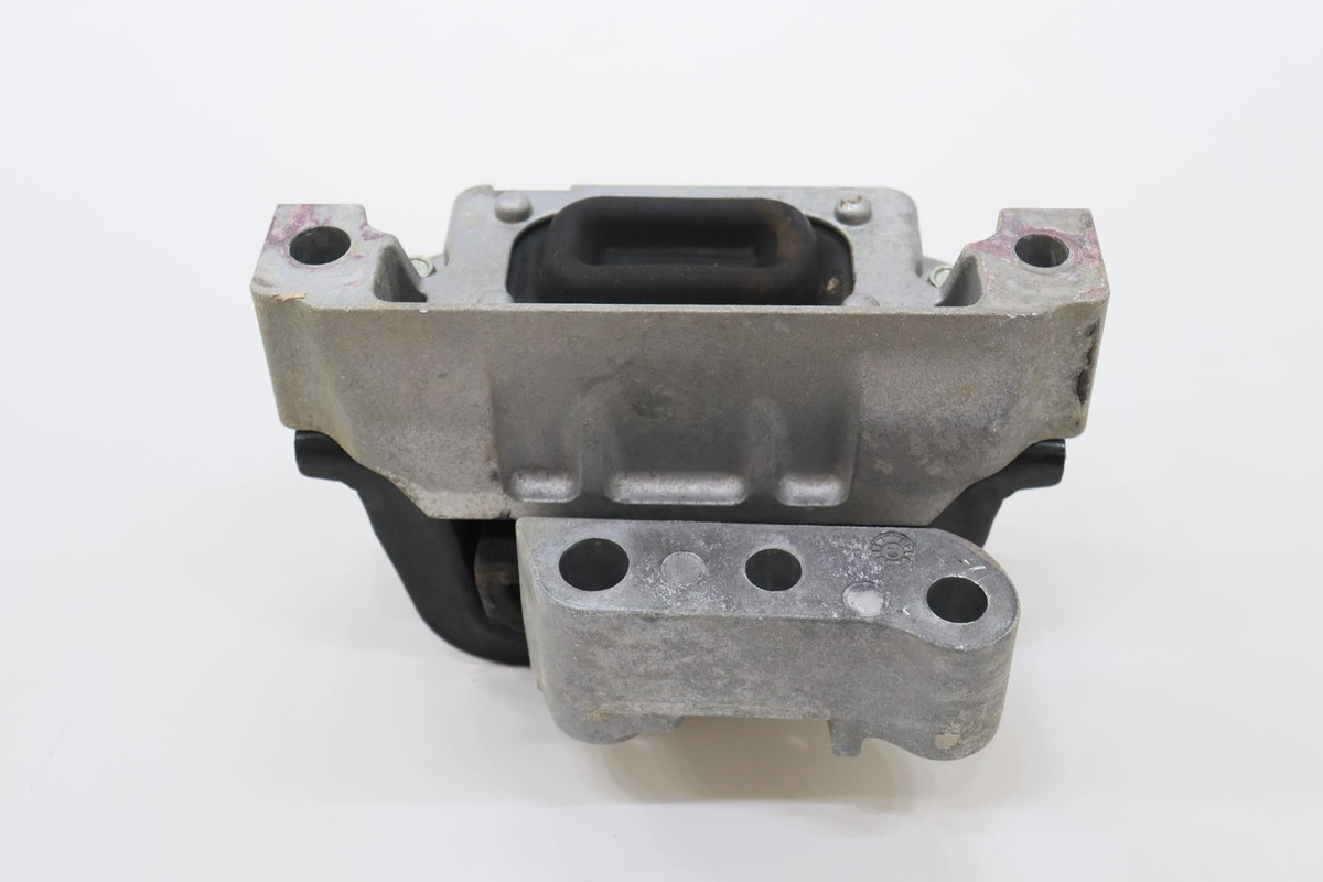 2014 - 2020 MITSUBISHI OUTLANDER 2.4L ENGINE RIGHT BRACKET MOUNT  