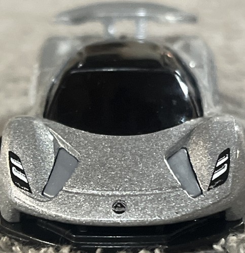Hot Wheels Lotus Evija, plateado, suelto - Imagen 2 de 5