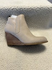 DV by Dolce Vita Gerdy Ankle Bootie Wedge Heel Vegan Leather Beige Womens Sz 8.5