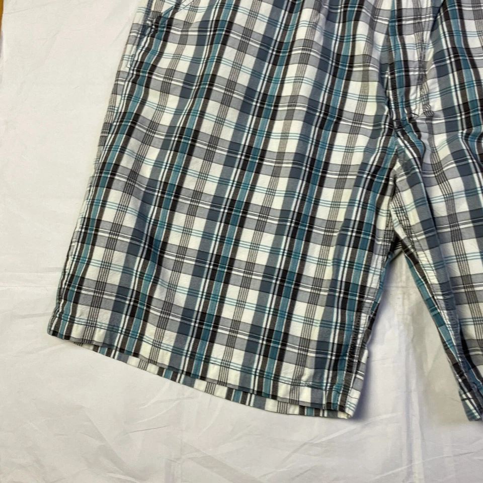 Bermudas Levis a Cuadros Pantalones Cortos Para Hombre 42 Azul Blanco Gris Cuadros Algodón Frente Plano Foto 4 de 4