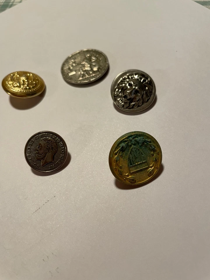 5 antique metal buttons Jules Caesar- Military-Lion head-King William - Image 2 of 4