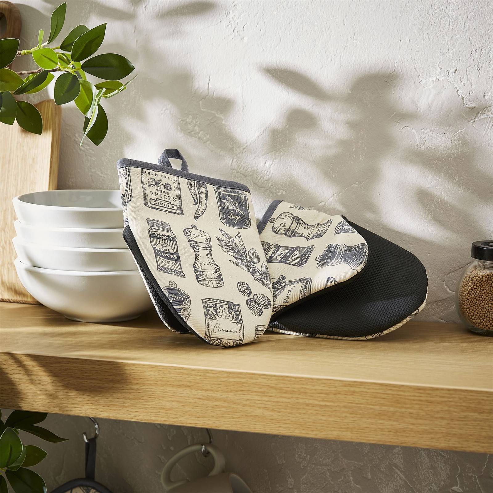 Ulster Weavers Herbs & Spices 100% Cotton Oven Mitt Set - Image 2