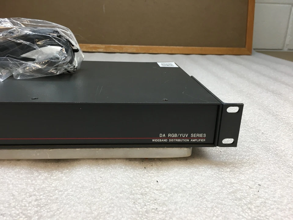 Extron DA6 RGBHV Distribution Amplifier – Used – 1-Input, 6-Output - Image 2 of 4