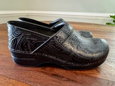Dansko Professional Black Tooled Leather Clogs Women  s EU 40 US 9-9.5 Comfort
