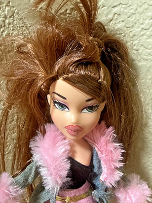 2001 MGA BRATZ DOLL Dana Violet Eyes, brown hair, vntg fully dressed Crazy Hair