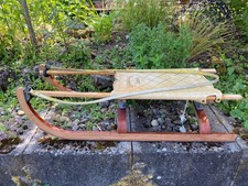Alter Holzschlitten mit Ledersitz Polycomb Sport