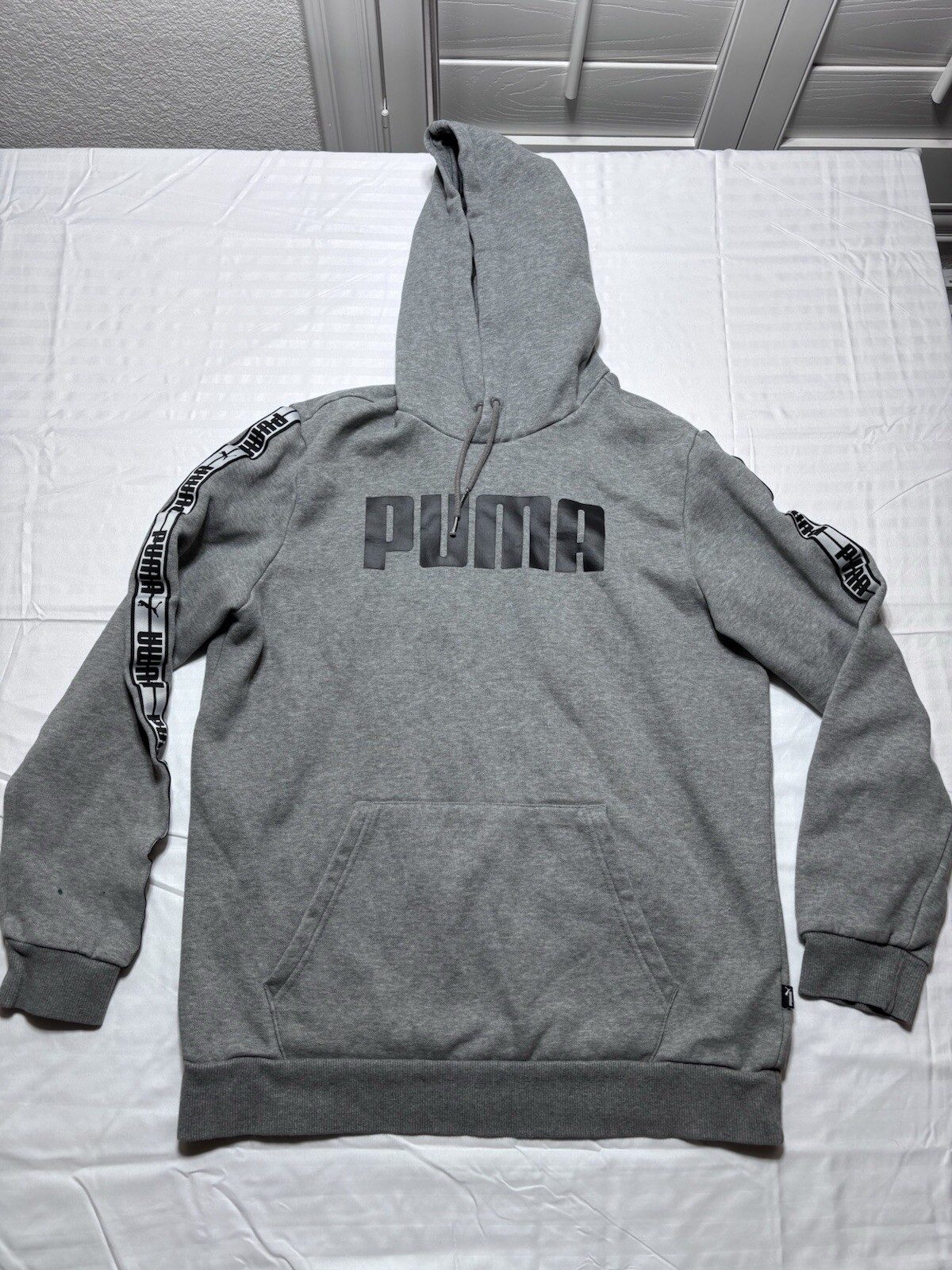 PUMA Gray Pullover Hoodie Mens SZ Medium : Puma Logo Sleeves, Hooded, Pockets