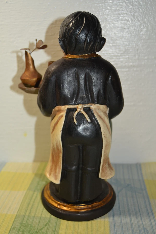 De colección. Estatuilla de cocina de camarero/mayordomo para servir vino de 9" Sterling Industries Foto 3 de 4