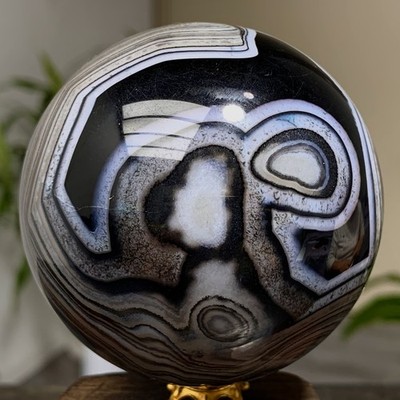474G Natural black stripe agate sphere Crystal Ball Madagascar mineral